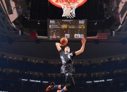 湖人前途光明！，西亚卡姆新星大比分获胜表现突出上演精彩一战的简单介绍